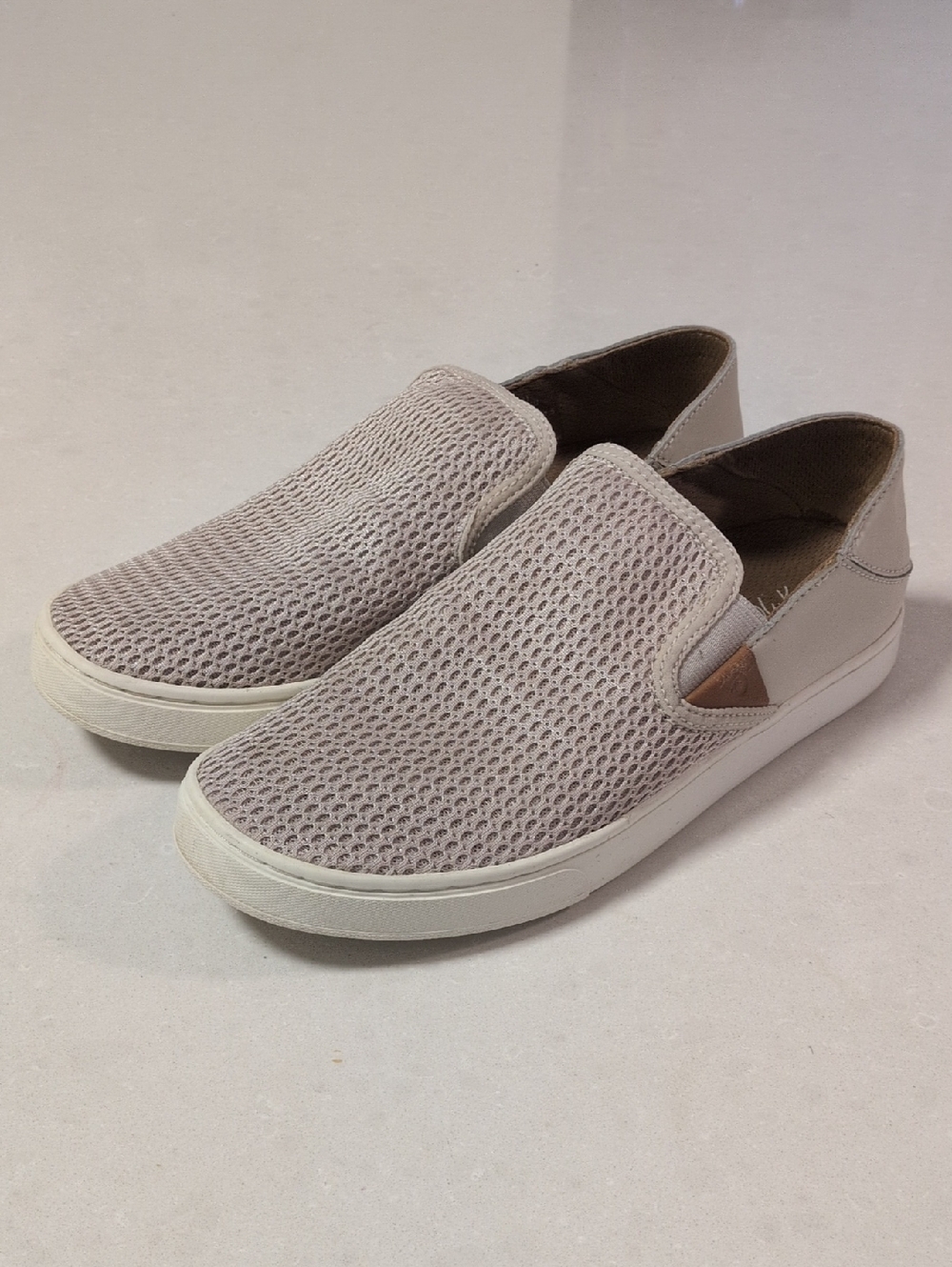 OluKai Pehuea Beige Mesh Low Top Slip On Casual Sneaker‎ Shoes Women Sz 7.5